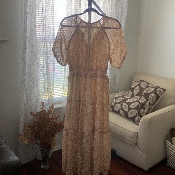 ASTR LORAL PRINT TIERED RUFFLE DRESS IN CREAM MAUVE DITSY SIZE LARGE - Picture 5 of 9